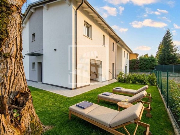 casa indipendente in vendita a Reggio nell'Emilia in zona Roncadella