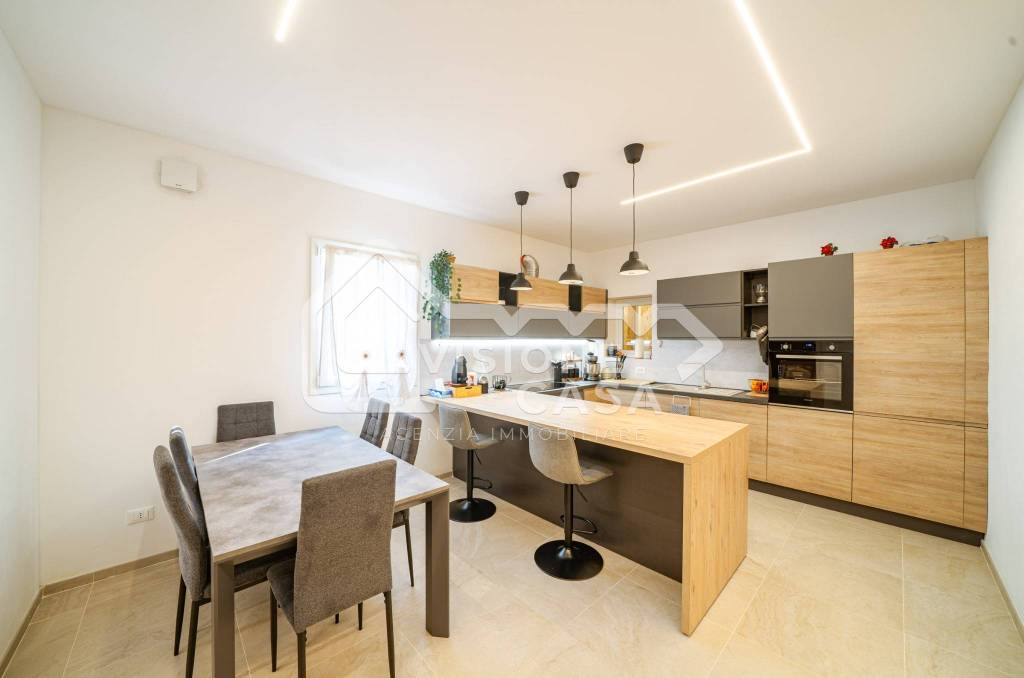 casa indipendente in vendita a Reggio nell'Emilia in zona Pratofontana