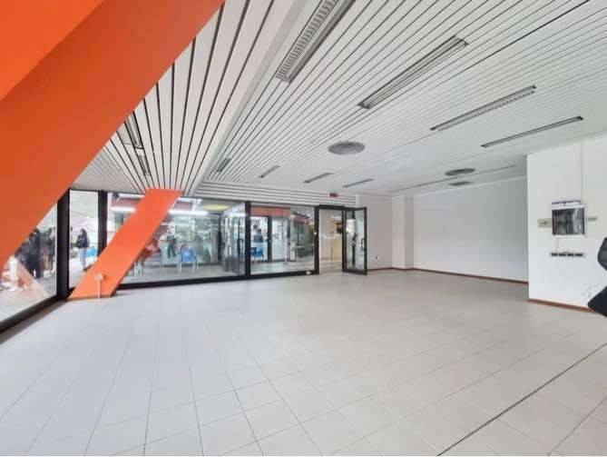 negozio in vendita a Reggio nell'Emilia