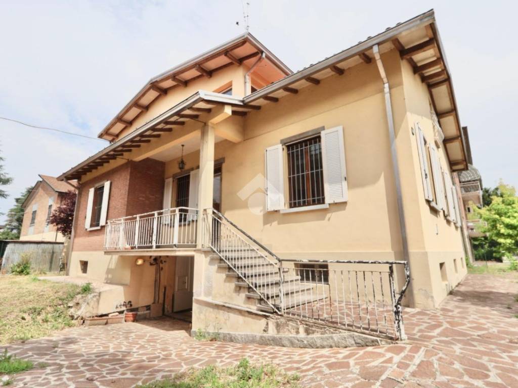 casa indipendente in vendita a Reggio nell'Emilia in zona Carrozzone
