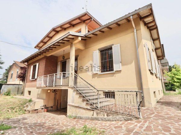 casa indipendente in vendita a Reggio nell'Emilia in zona Carrozzone