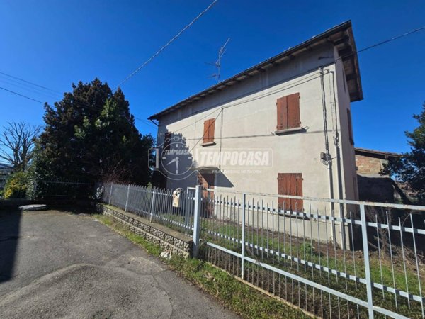 casa indipendente in vendita a Reggio nell'Emilia in zona Rivalta