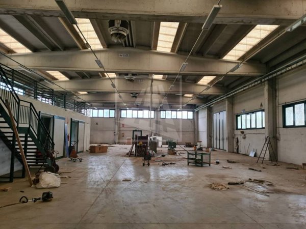 capannone in vendita a Reggio nell'Emilia
