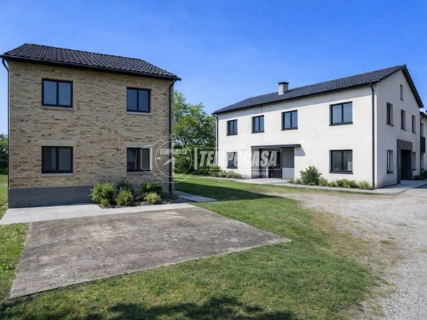 casa indipendente in vendita a Reggio nell'Emilia in zona Roncadella