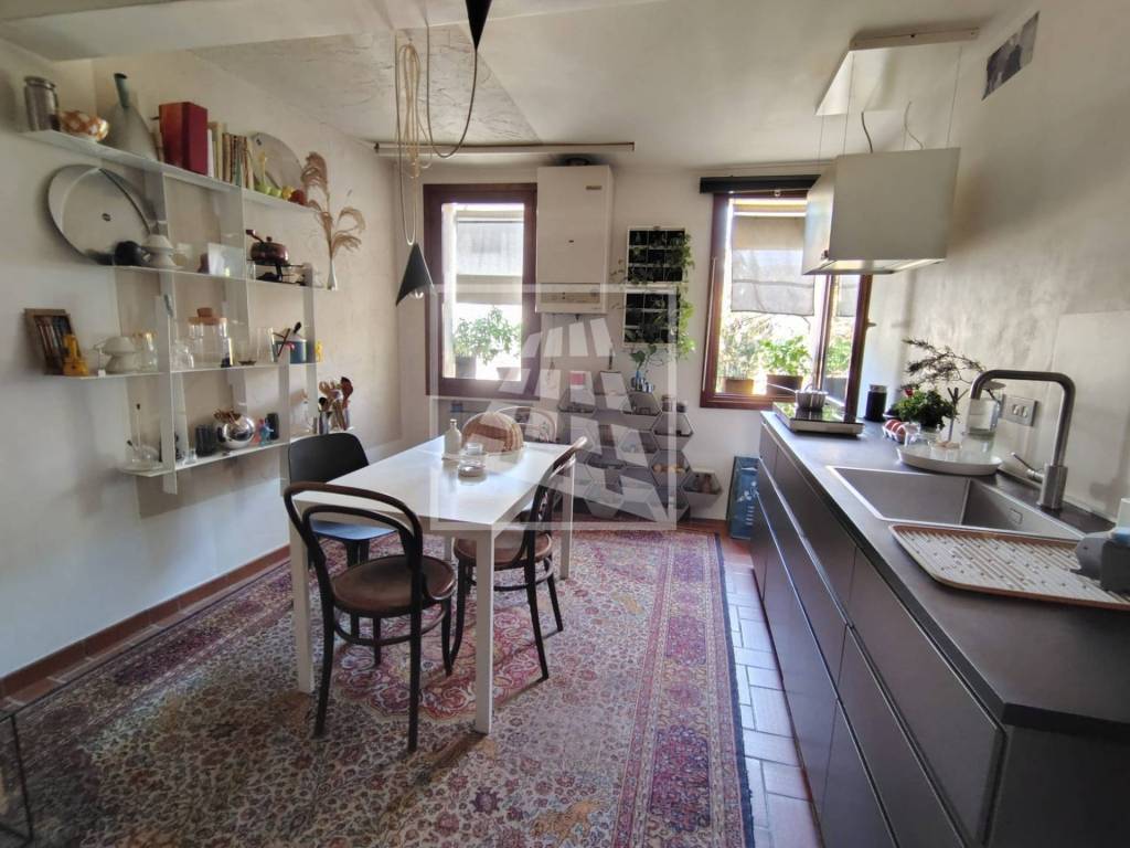 appartamento in vendita a Reggio nell'Emilia in zona Città Storica