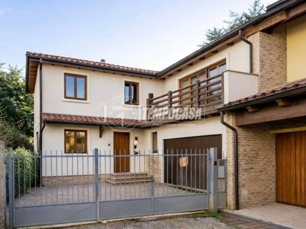 casa indipendente in vendita a Reggio nell'Emilia in zona Fogliano