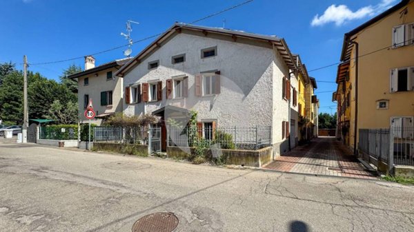casa indipendente in vendita a Reggio nell'Emilia in zona Baragalla