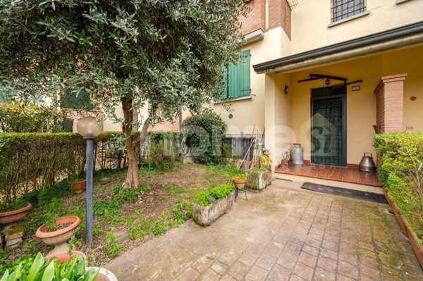 casa indipendente in vendita a Reggio nell'Emilia in zona Sesso