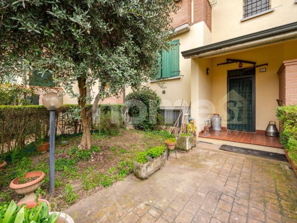 casa indipendente in vendita a Reggio nell'Emilia in zona Sesso