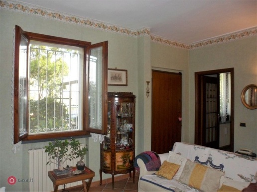 casa indipendente in vendita a Reggio nell'Emilia in zona Città Storica