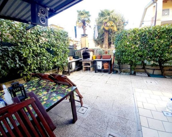 casa indipendente in vendita a Reggio nell'Emilia in zona Rosta Nuova