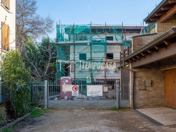 casa indipendente in vendita a Reggio nell'Emilia in zona Rivalta