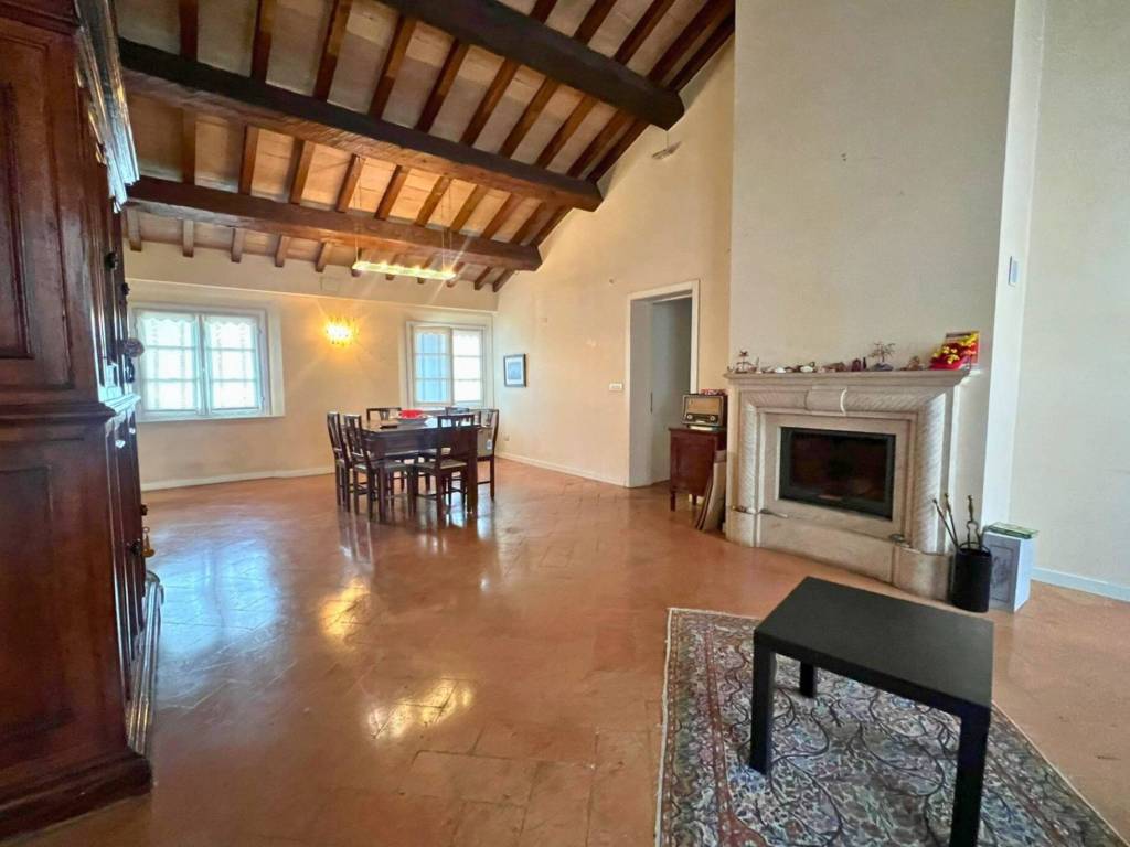 appartamento in vendita a Reggio nell'Emilia in zona Città Storica