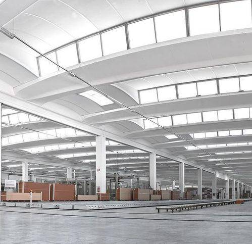 locale commerciale in vendita a Reggio nell'Emilia in zona Mancasale