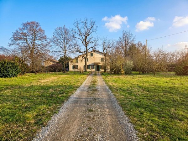 casa indipendente in vendita a Reggio nell'Emilia