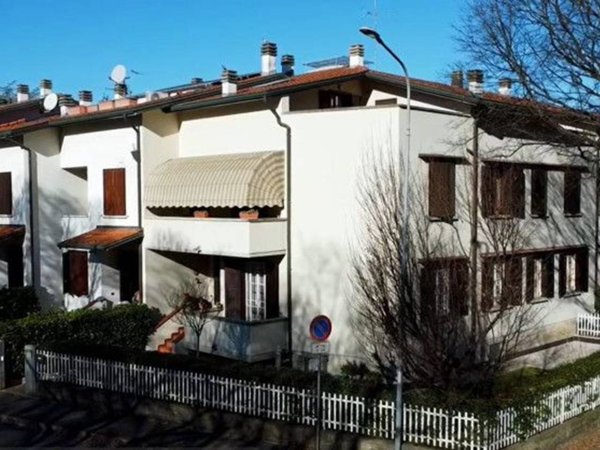 casa indipendente in vendita a Reggio nell'Emilia in zona Città Storica