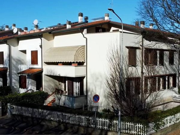 casa indipendente in vendita a Reggio nell'Emilia in zona Città Storica