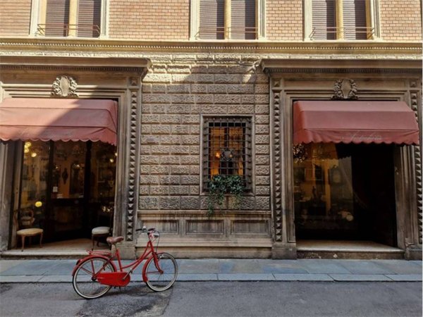ufficio in vendita a Reggio nell'Emilia in zona Città Storica