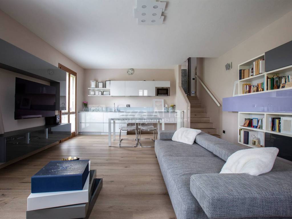 casa indipendente in vendita a Reggio nell'Emilia in zona Cavazzoli