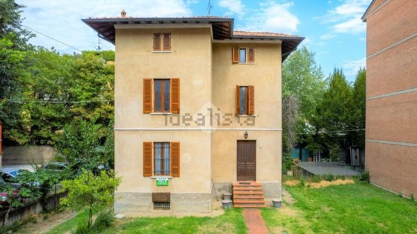 casa indipendente in vendita a Reggio nell'Emilia in zona Città Storica