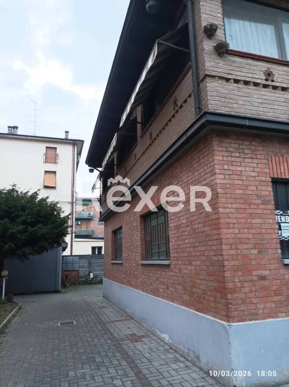 negozio in vendita a Reggio nell'Emilia in zona Carrozzone