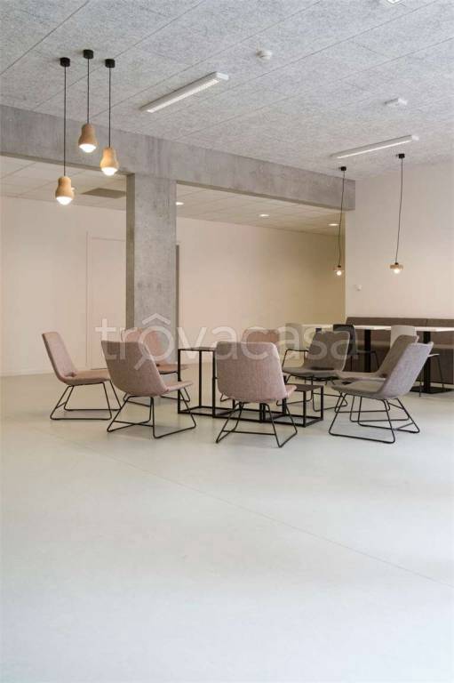 ufficio in vendita a Reggio nell'Emilia in zona Carrozzone