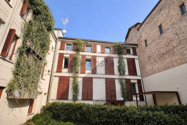 appartamento in vendita a Reggio nell'Emilia in zona Città Storica