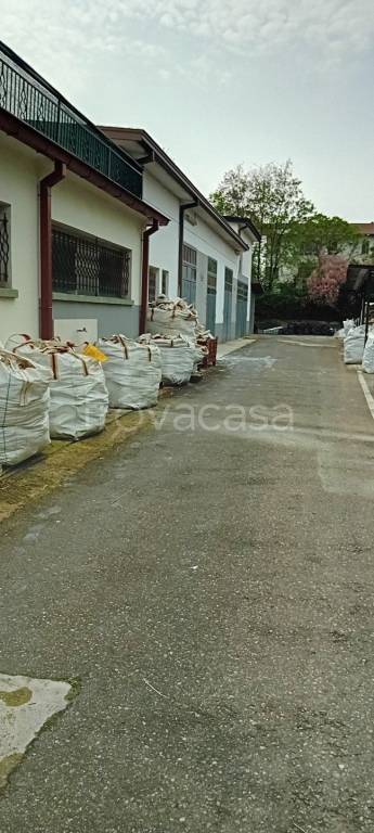 locale commerciale in vendita a Reggio nell'Emilia in zona Codemondo