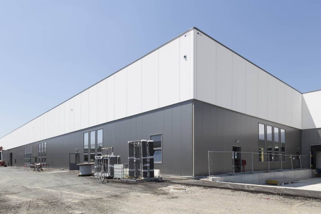 locale commerciale in vendita a Reggio nell'Emilia in zona Ospizio