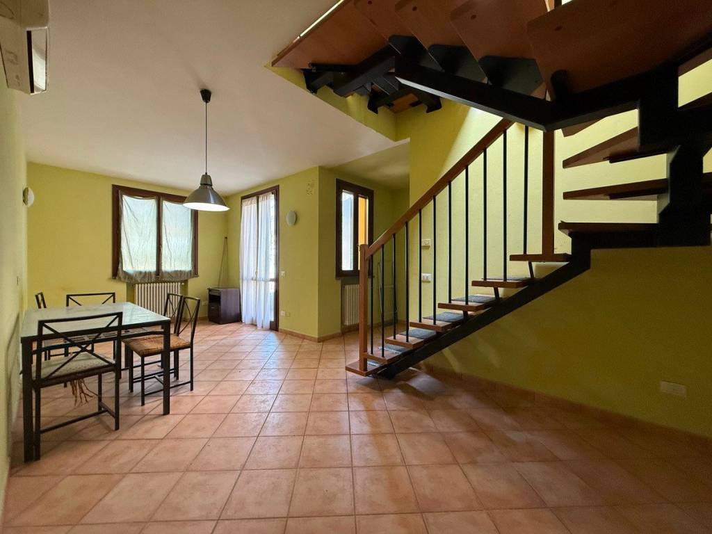 casa indipendente a Reggio nell'Emilia in zona San Pellegrino / Villa Canali
