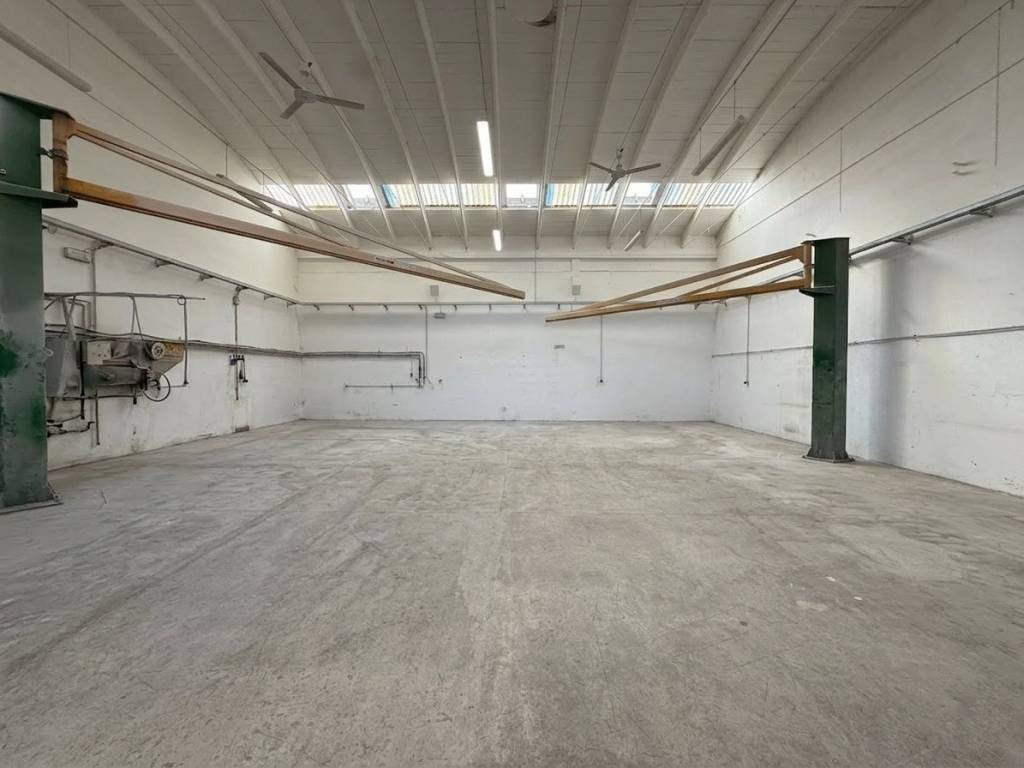 capannone in vendita a Reggio nell'Emilia in zona Baragalla