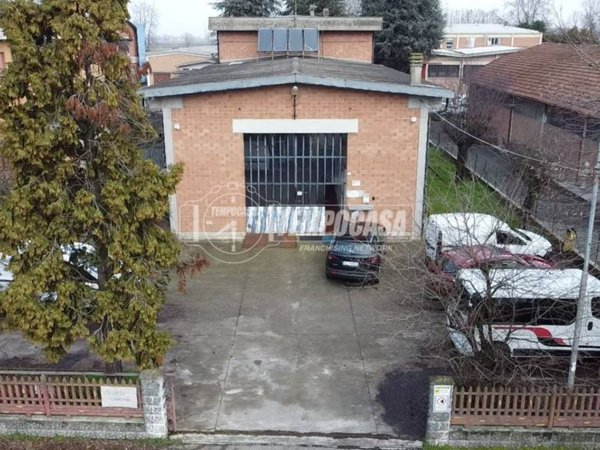 locale commerciale in vendita a Reggio nell'Emilia in zona Masone
