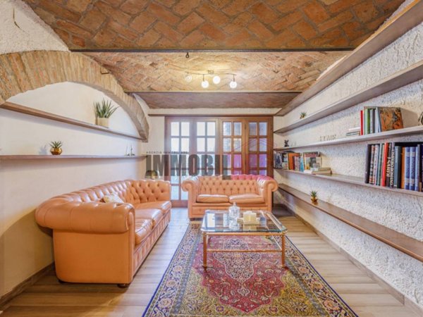 casa indipendente in vendita a Reggio nell'Emilia in zona Città Storica