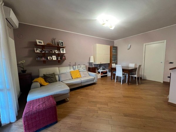 casa indipendente in vendita a Reggio nell'Emilia