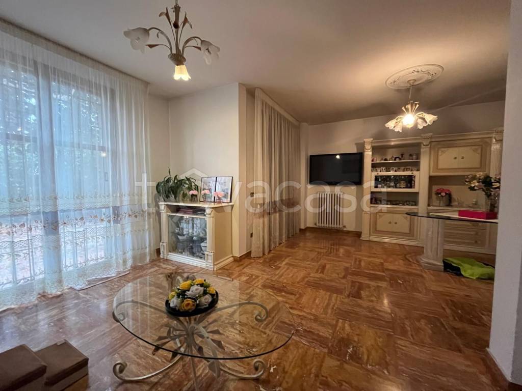 casa indipendente in vendita a Reggio nell'Emilia in zona Regina Pacis