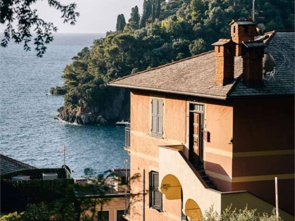 casa indipendente in vendita a Reggio nell'Emilia in zona Città Storica