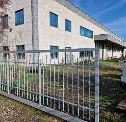 negozio in vendita a Reggio nell'Emilia in zona Marmirolo