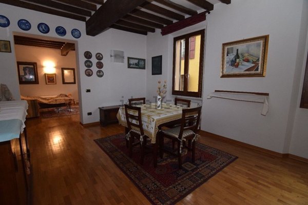 appartamento in vendita a Reggio nell'Emilia in zona Città Storica