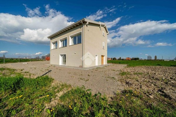 casa indipendente in vendita a Reggio nell'Emilia in zona Roncocesi
