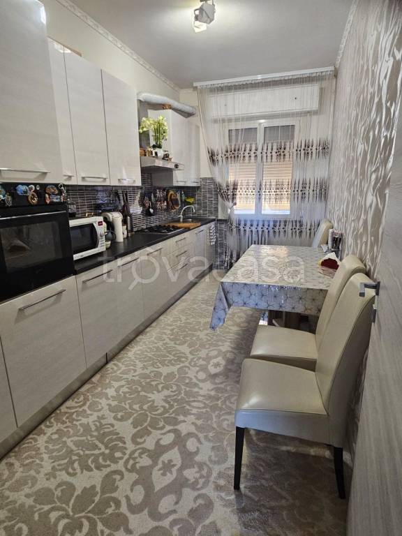 appartamento in vendita a Reggio nell'Emilia in zona Orologio