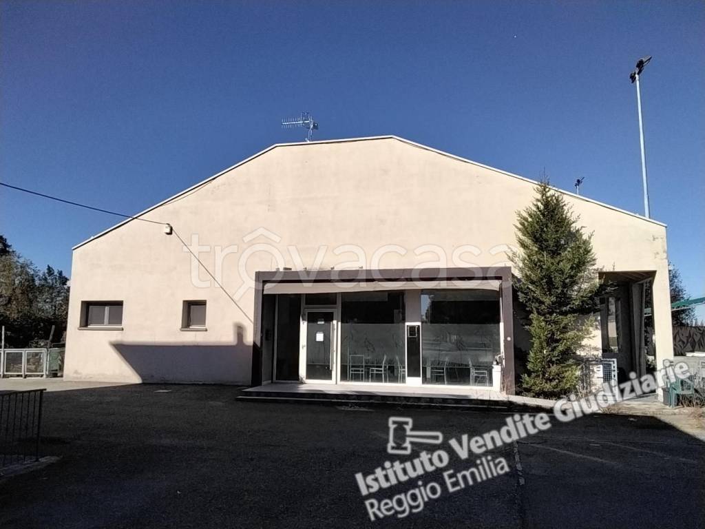negozio in vendita a Reggio nell'Emilia in zona Gavasseto