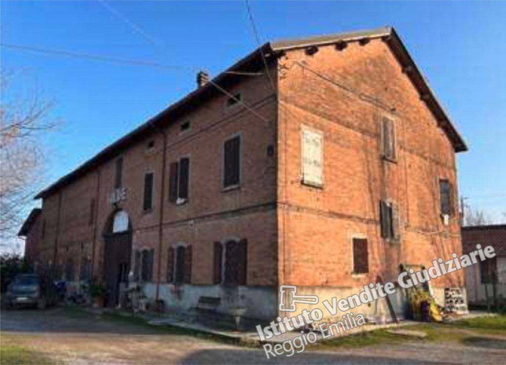 negozio in vendita a Reggio nell'Emilia in zona Pratofontana