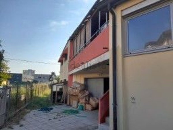 capannone in vendita a Reggio nell'Emilia in zona Buco del Signore