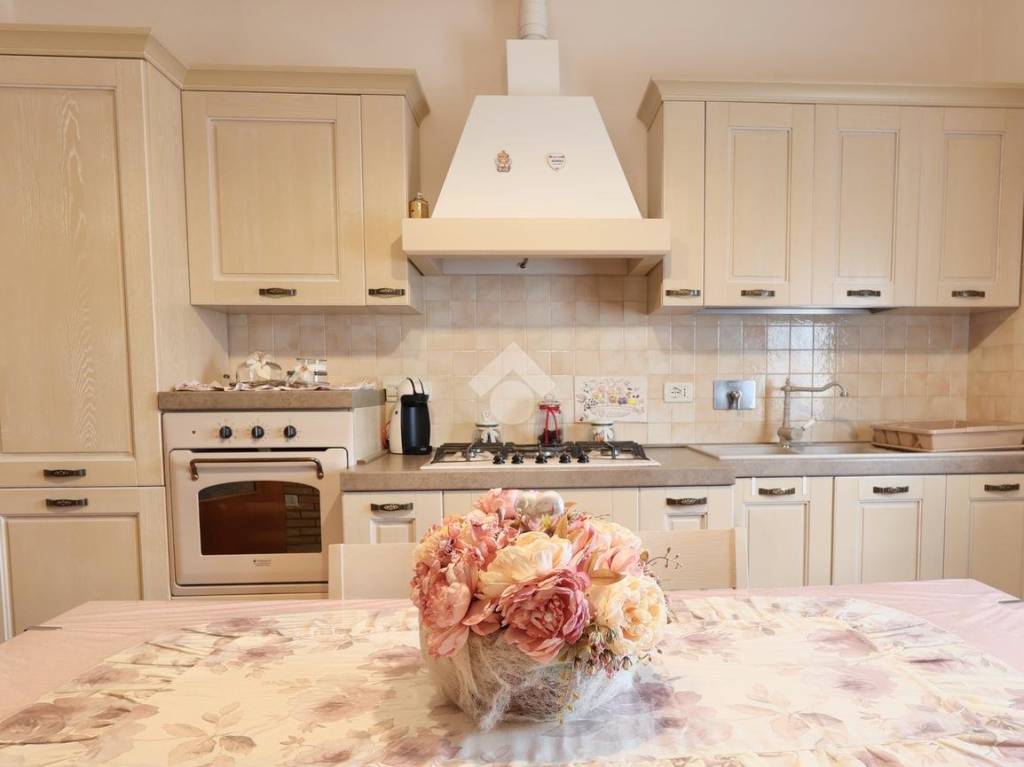 appartamento in vendita a Reggio nell'Emilia in zona Tribunale