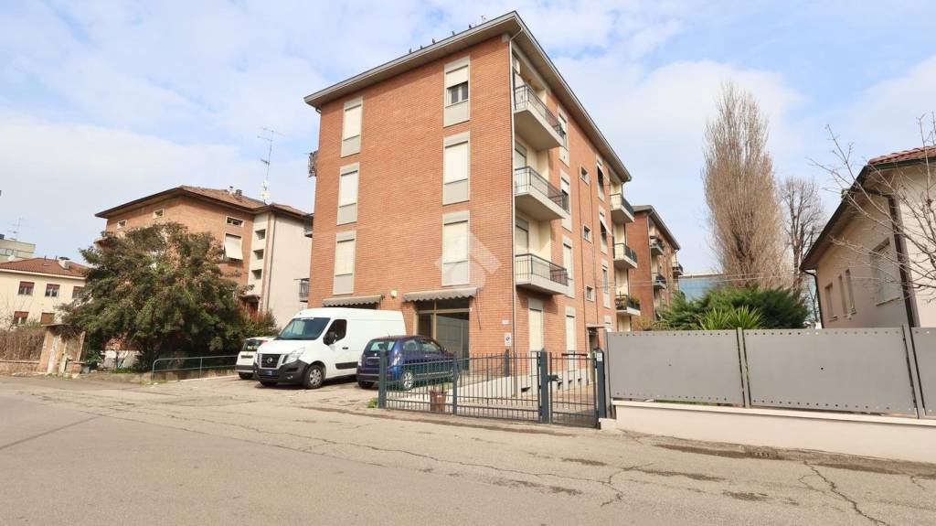 appartamento in vendita a Reggio nell'Emilia in zona Tribunale