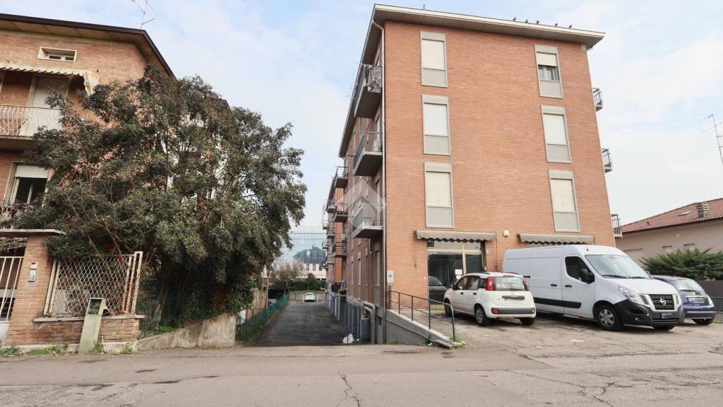 appartamento in vendita a Reggio nell'Emilia in zona Tribunale
