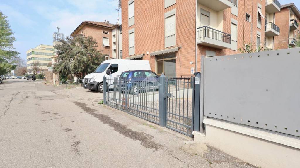 appartamento in vendita a Reggio nell'Emilia in zona Tribunale