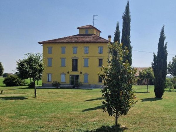 casa indipendente in vendita a Reggio nell'Emilia in zona Cavazzoli