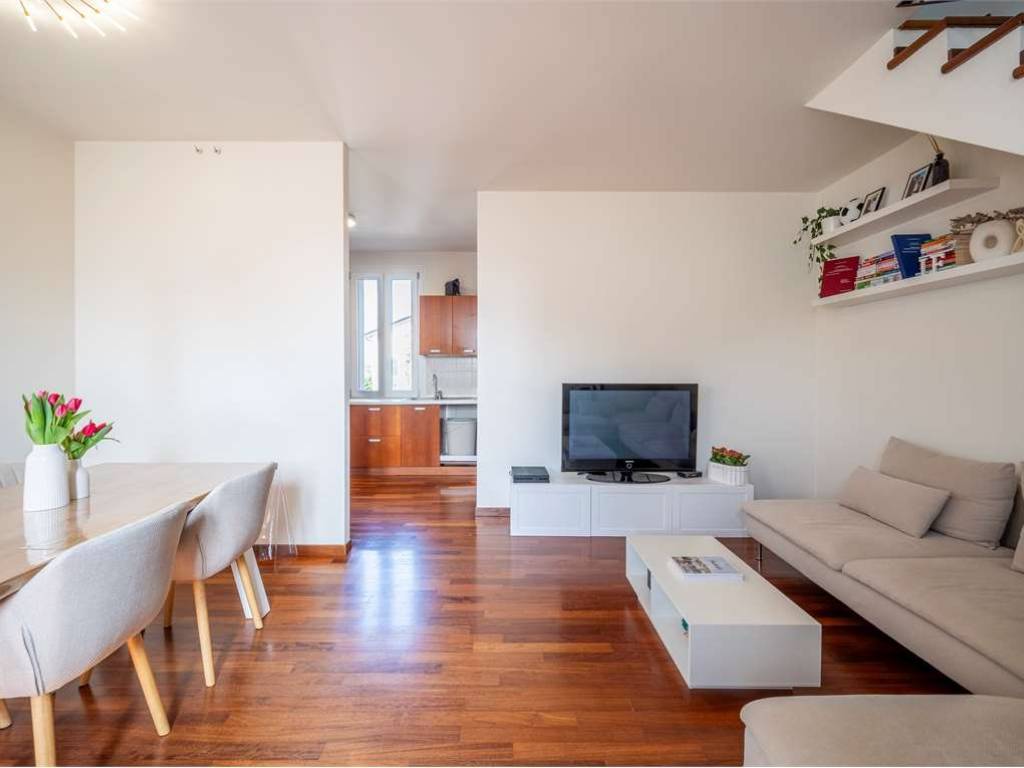 casa indipendente in vendita a Reggio nell'Emilia in zona Codemondo
