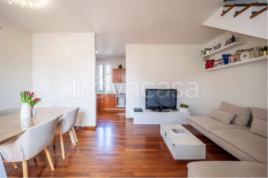 casa indipendente in vendita a Reggio nell'Emilia in zona Codemondo